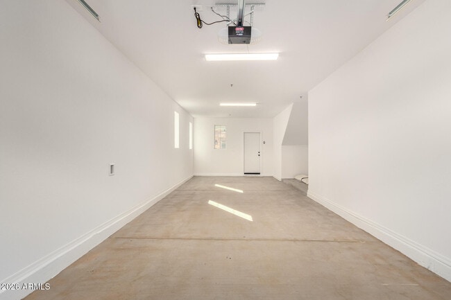 Building Photo - 1677 E Chelsea Ln