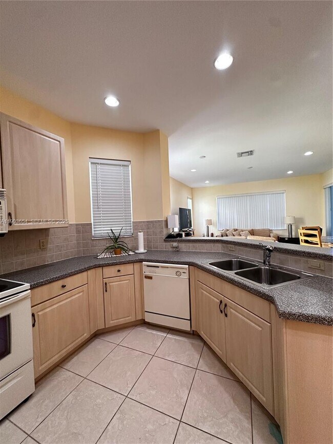 Building Photo - 606 Mariner Bay Blvd