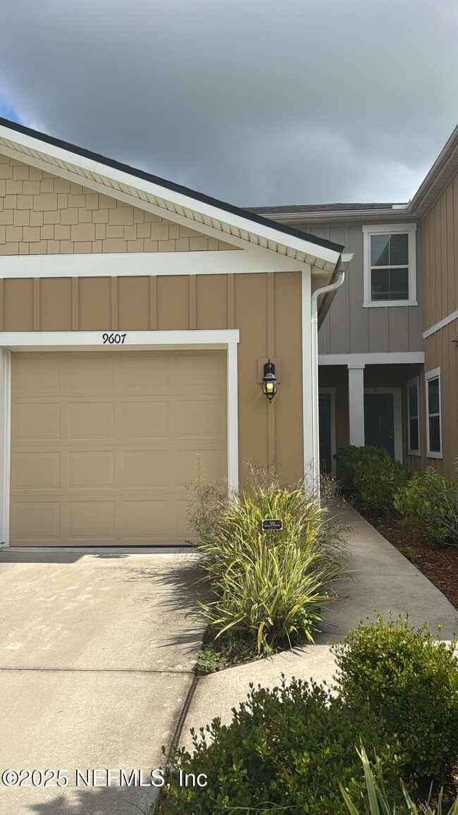 Building Photo - 9607 Mira Loma Dr