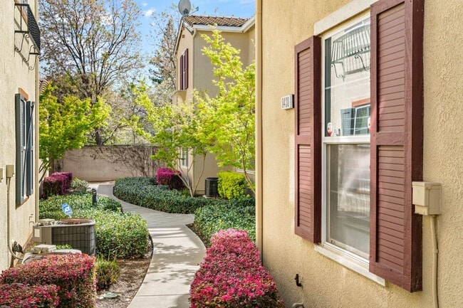 Building Photo - 8430 Crystal Walk Cir