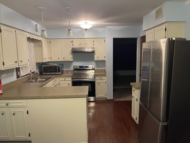 Building Photo - 1004 E Callero Cir