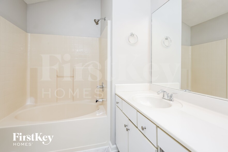 Building Photo - 7064 Saratoga Dr