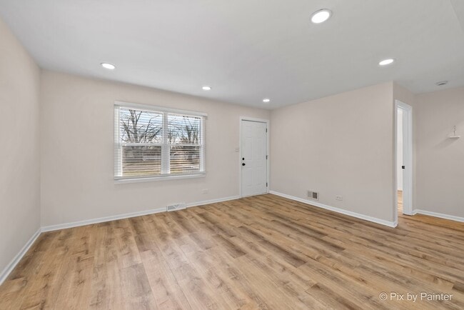 Building Photo - 1019 Maple St