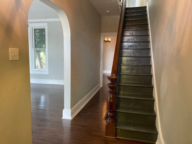 Building Photo - Beautifully Renovated Home in Columbia Bor...