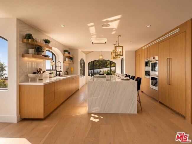 Building Photo - 3909 Villa Costera