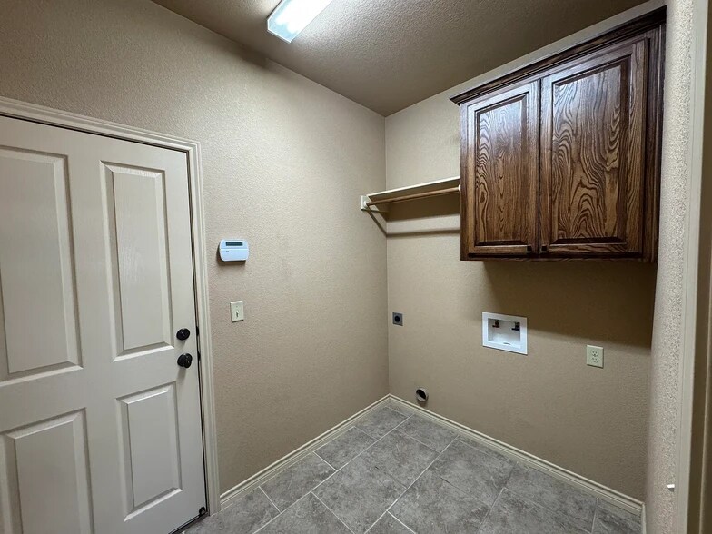 Building Photo - 610 Benelli Dr