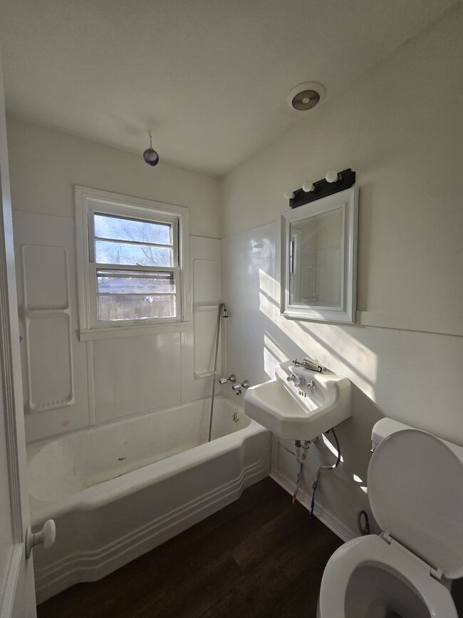 Building Photo - 511 Funston