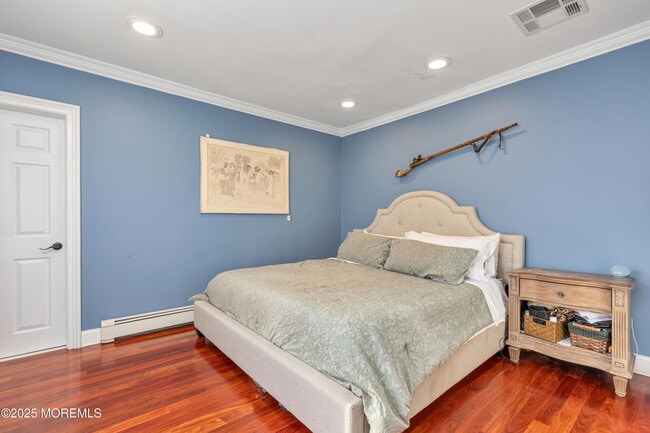 Building Photo - 384 Sairs Ave