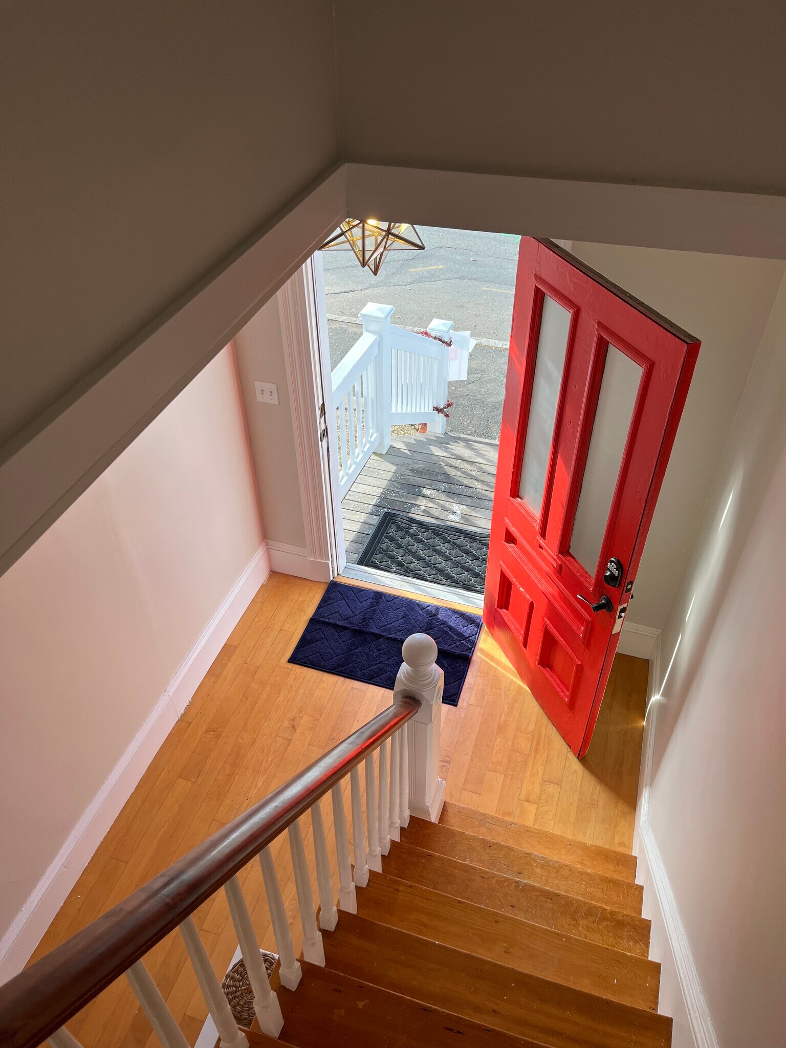 Unit B: Foyer View - 35 Lincoln Ave