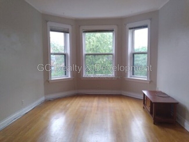 Building Photo - 1306 W Cornelia Ave