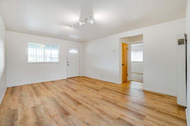 Building Photo - 1445 Larissa Cir