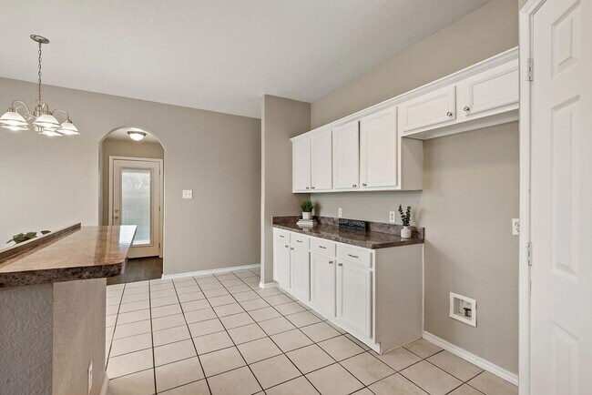 Building Photo - Light-Filled 3-Bedroom Home with Updated K...