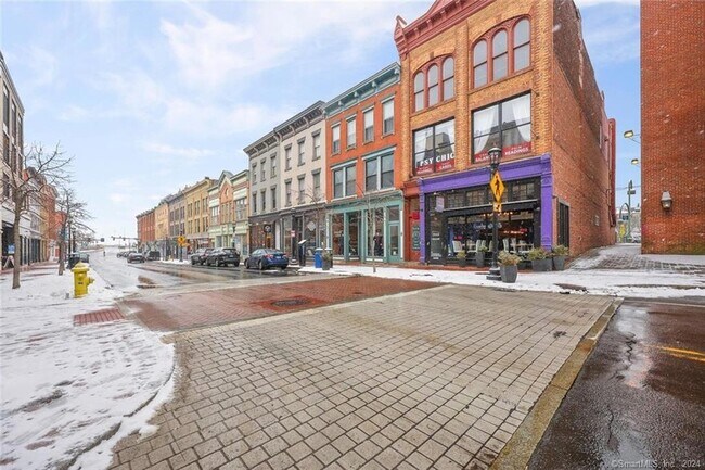 Building Photo - 83 Washington St