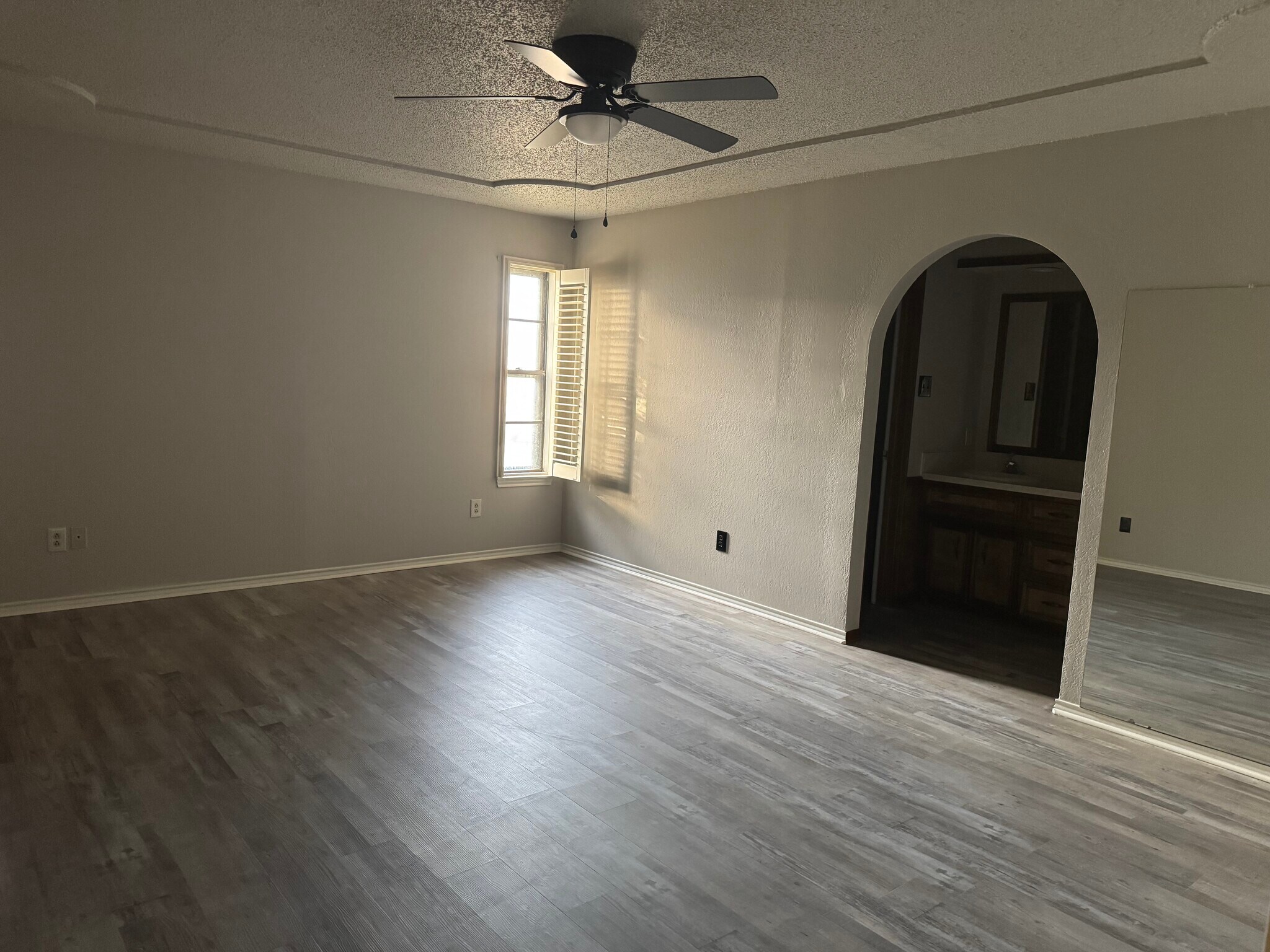 Building Photo - 8608 Geneva Ave