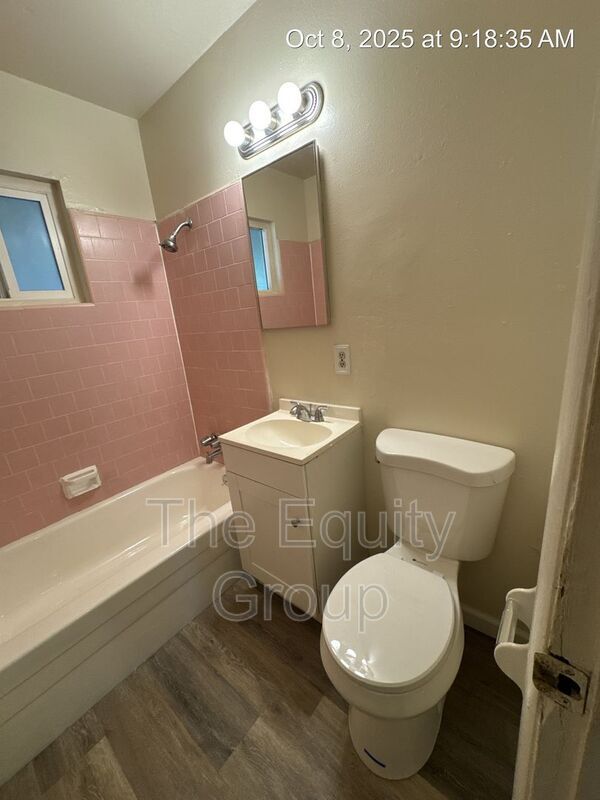 Building Photo - 514 E Cypress Ave