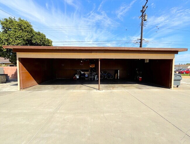 Building Photo - 820 Oakwood St