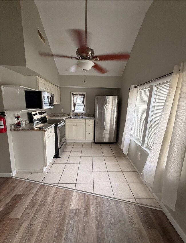 Building Photo - 405 S Boyd St