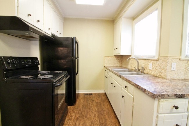 Building Photo - 303 N 43rd St