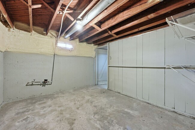 Building Photo - Freshly Updated 3BR Home with Garage & Carport