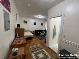 Building Photo - 386 Riverway