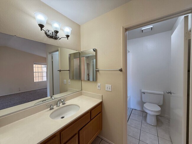 Building Photo - SD: Spacious 2BD/2.5BA Townhome in Sabre Springs with Private Backyard, 2-Car Garage & In-Unit La...