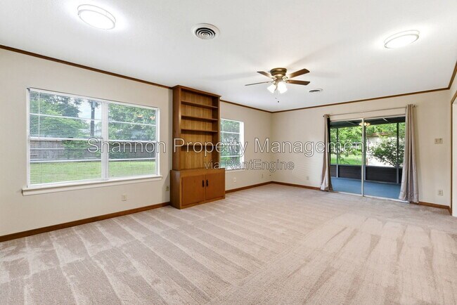 Building Photo - 8406 Highcrest Dr