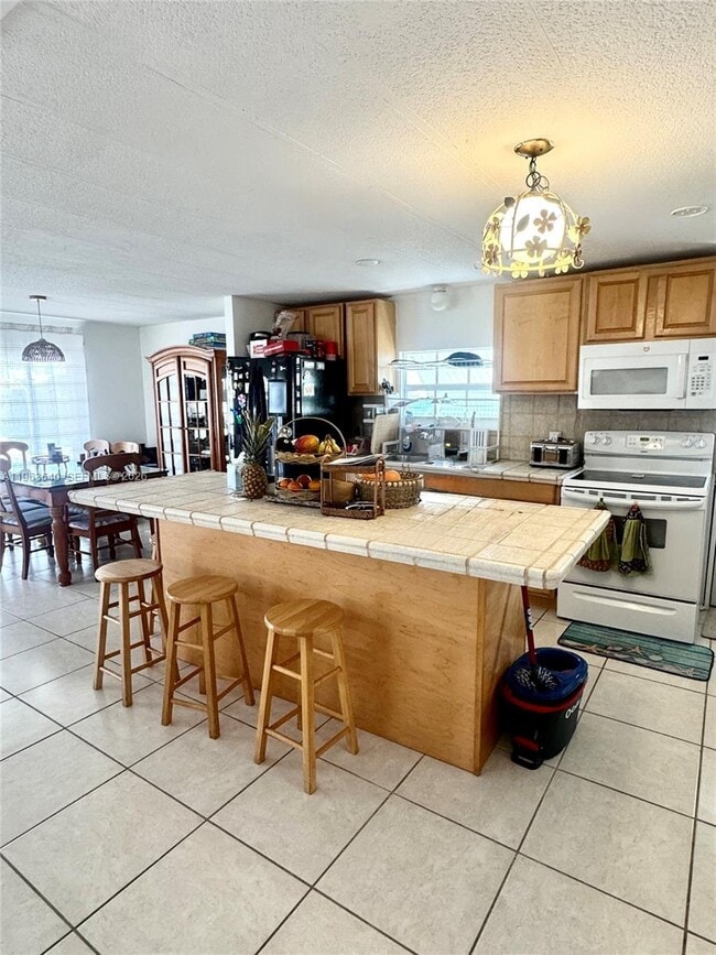 Building Photo - 118 Burgundy Dr