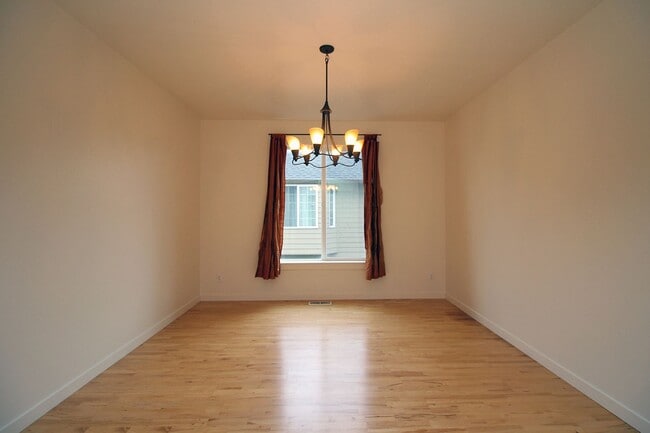 Building Photo - 15128 SE Nia Dr