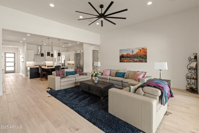 Building Photo - 4236 E Whisper Rock Trl