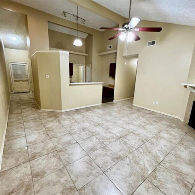 Building Photo - 3830 Westheimer Pl Dr