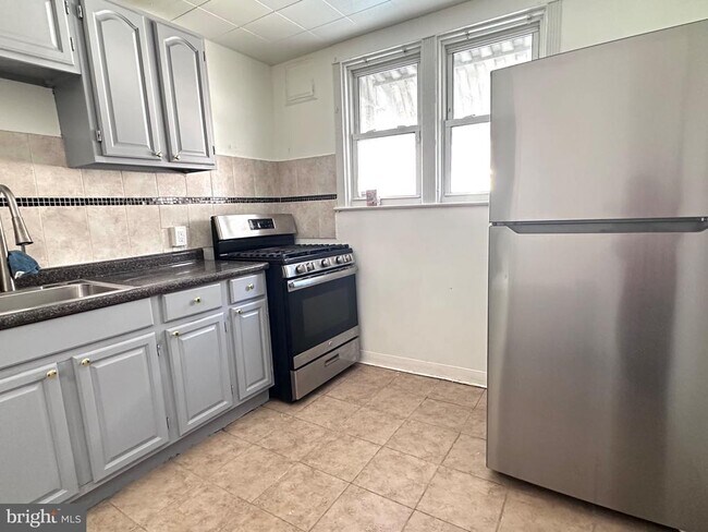 Building Photo - 3948 Howland St