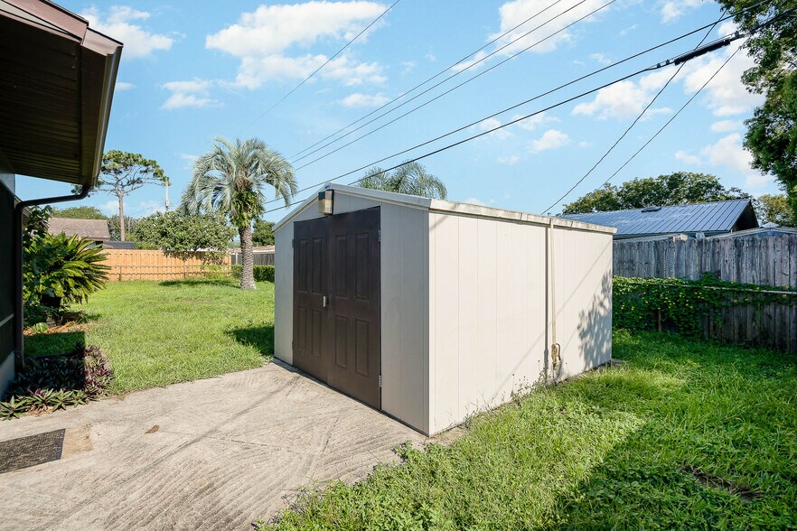 Storage shed! - 2908 Ivy St
