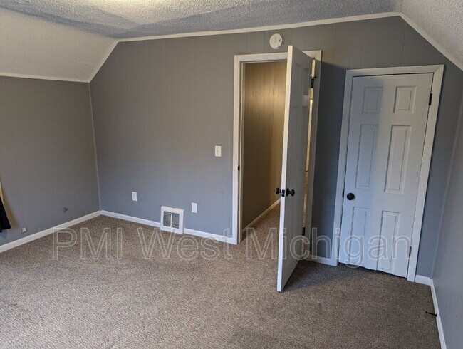 Building Photo - 144 Page St NE