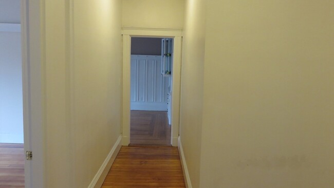 Building Photo - 39 Strathmore Rd