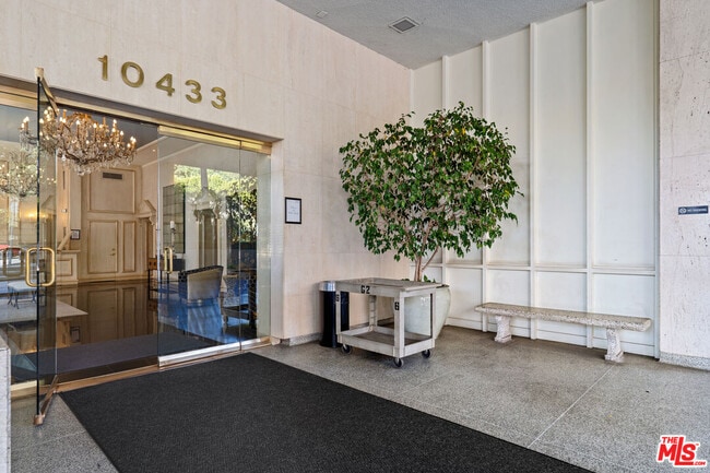 Building Photo - 10433 Wilshire Blvd
