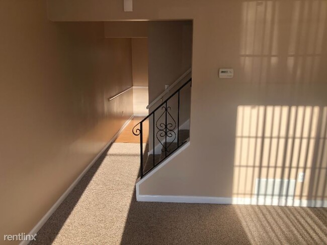 Building Photo - 2 br, 1.5 bath Condo - Peppertree Ln Condo