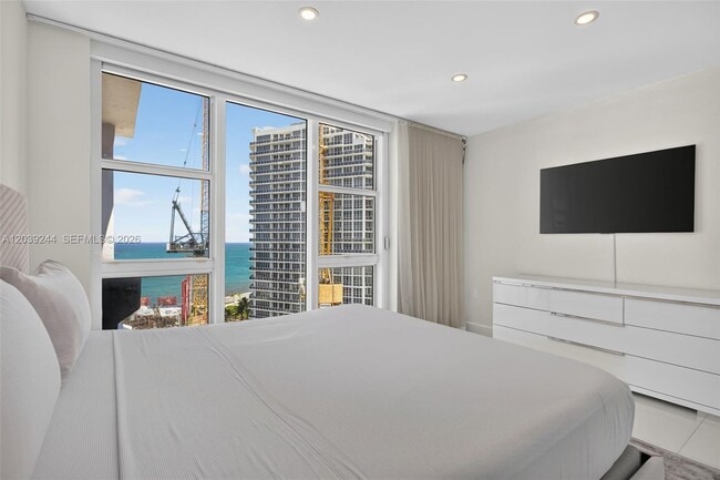 Building Photo - 10275 Collins Ave