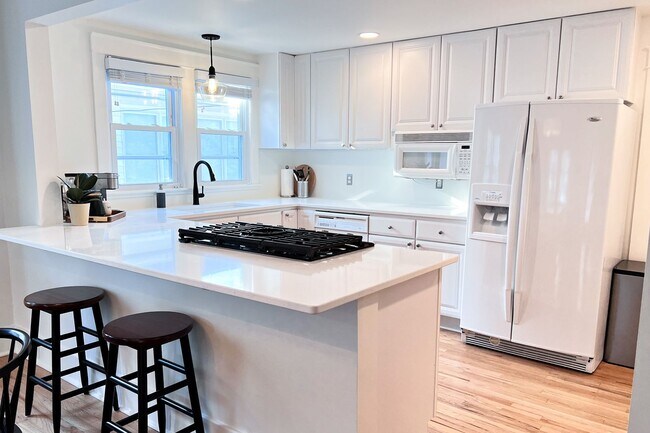 Building Photo - Furnished 3 Bedroom Walkable East Nashvill...
