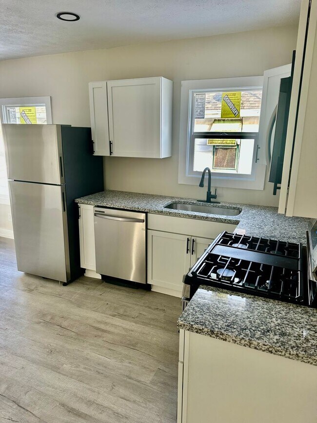 Building Photo - Charming Completely Remodeled Home!