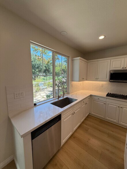 Building Photo - 32956 Rhine Ave