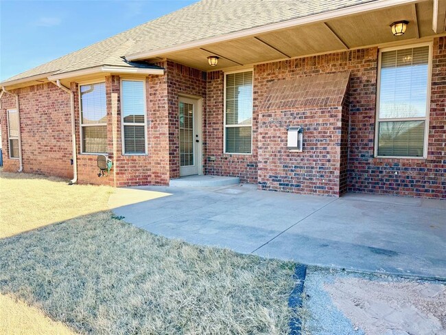 Building Photo - 620 Summit Crest Ln