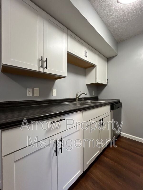 Building Photo - 3405 Holdrege St