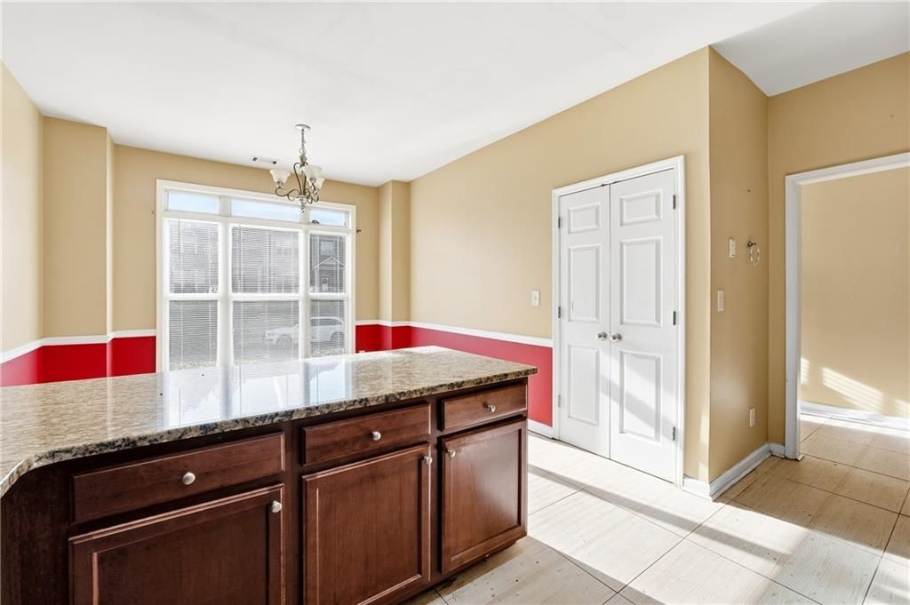 Building Photo - 6199 Thorncrest Dr