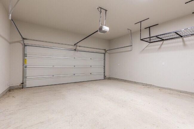 Building Photo - 10110 Jardin Verde