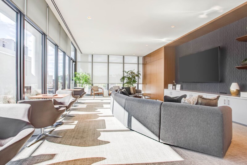 Building Photo - 339 W Chestnut St