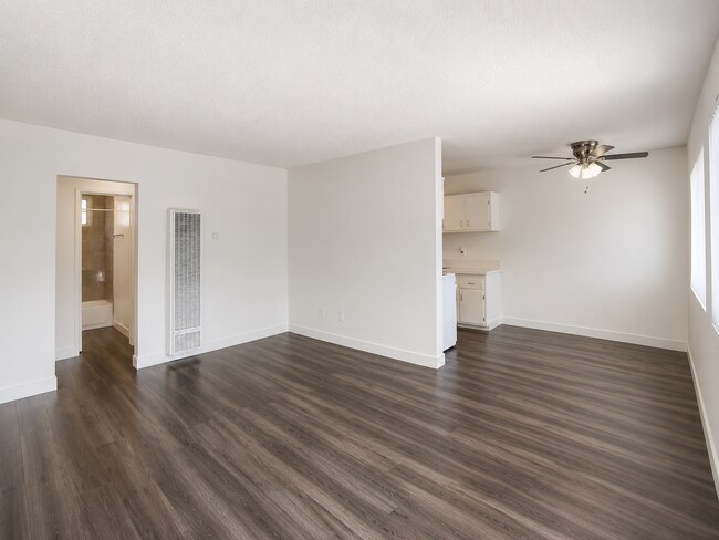 Interior Photo - 14800 Chadron Ave