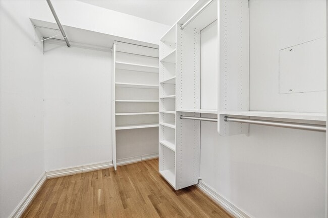 Building Photo - 449 N Post Oak Ln