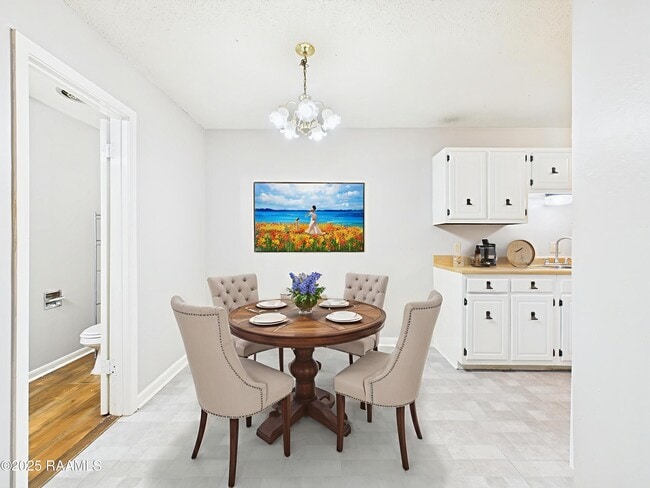 Building Photo - 511 Fox Run Ave