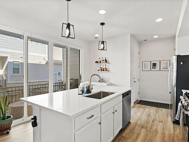 Building Photo - Stunning 3 bedroom, 2.5 bathroom home. New...