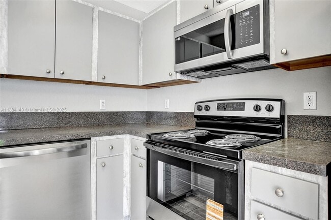 Building Photo - 5441 SW 41st St